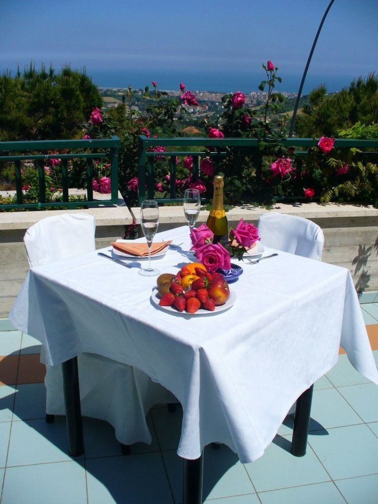 Hotel Ristorante Il Grillo Acquaviva Picena Eksteriør billede